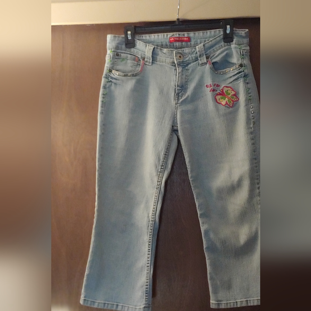 Women's capri jeans